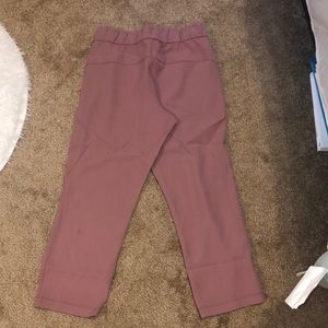 Pink lululemon on the fly crop pants
